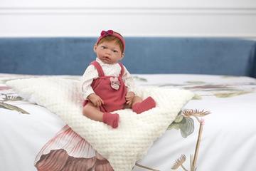 Imagen de Muñeca Reborn Roma Morena Pelele Rosa y Camisa Huellas 38 cm