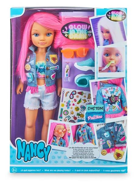 Imagen de Nancy Brillando En La Oscuridad