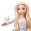 Imagen de Muñeca Frozen Elsa Spin And Reveal. Incluye 11 sorpresas 5 accesorios y 5 pegatinas con una escena de juego inspirada en la pelicula.