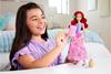 Imagen de Muñeca Princesa Disney Ariel Spin And Reveal. Incluye 5 accesorios y 5 pegatinas.