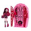 Imagen de Muñeca Monster High Draculaura con armario. Incluye ropa y accesorios.