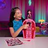 Imagen de Muñeca Monster High Draculaura con armario. Incluye ropa y accesorios.