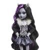 Imagen de Muñeca Monster High Reel Drama Clawdeen en blanco y negro.