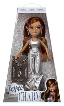 Imagen de Muñeca Bratz Stylin' Charmz Yasmin con charm 25 aniversario y un look brillante 22 cm
