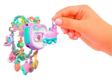 Imagen de Pulsera Kawakis Rosa. Personalizala Añade estilo a tus pulseras. Incluye pulsera, 3 charms ,1 charm especial y 3 cuentsas decorativas.